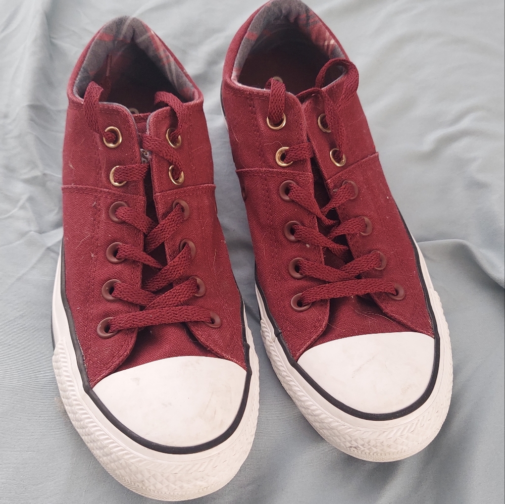 Women's maroon converse size 10